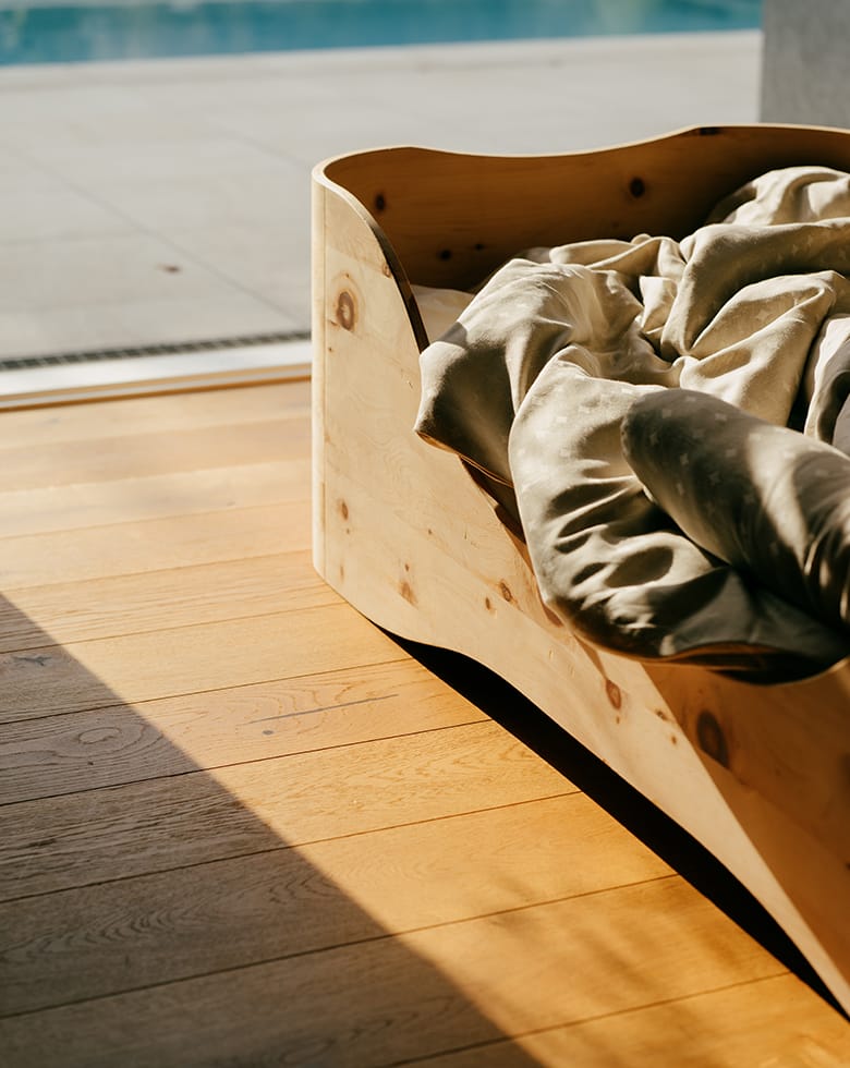 Children's beds made of stone pine, organic mattresses and sleep accessories