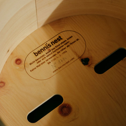 Set Babybett - Natur inkl. Deckel, Naturmatratze, Lodenüberzug & Wiegekufen 10